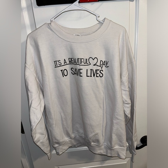 Greys anatomy: it’s a beautiful day to save lives crewneck size L - Picture 2 of 3